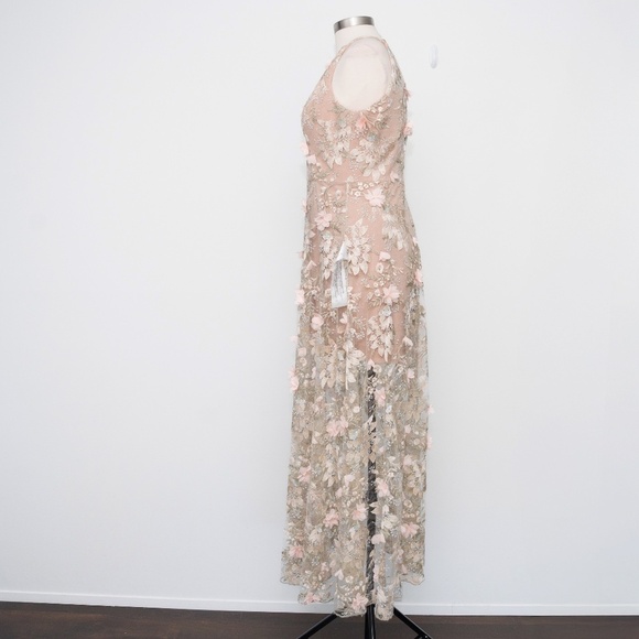 Dress The Population | Sidney Deep V-Neck 3D Floral Lace Gown - Picture 6 of 14